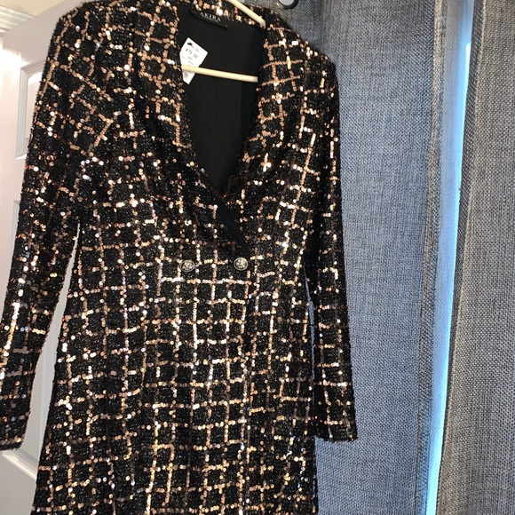 Black and Gold sparkly blazer dress - Picture 3 of 7